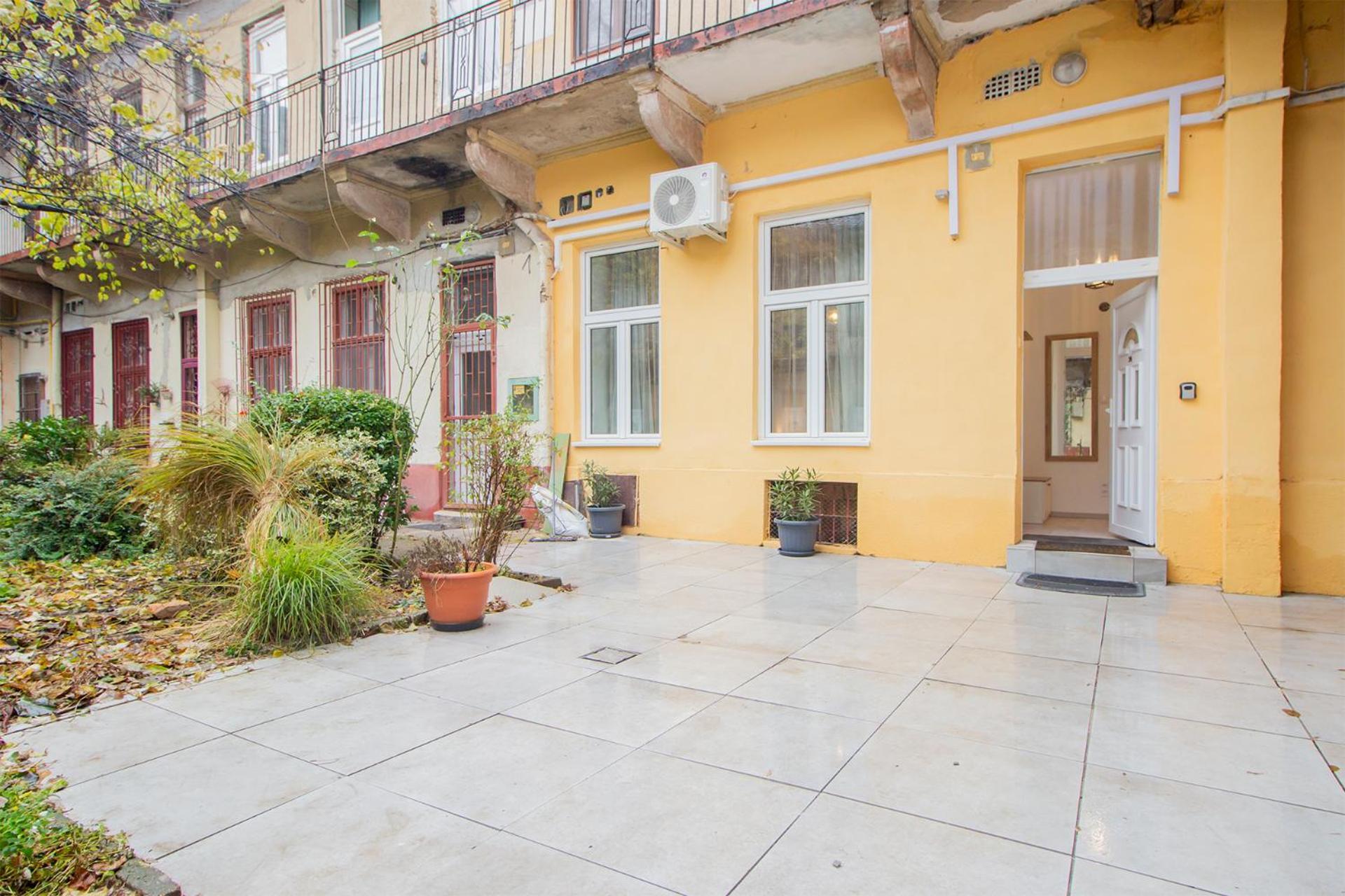 Dob Apartment With Ac Будапеща Екстериор снимка